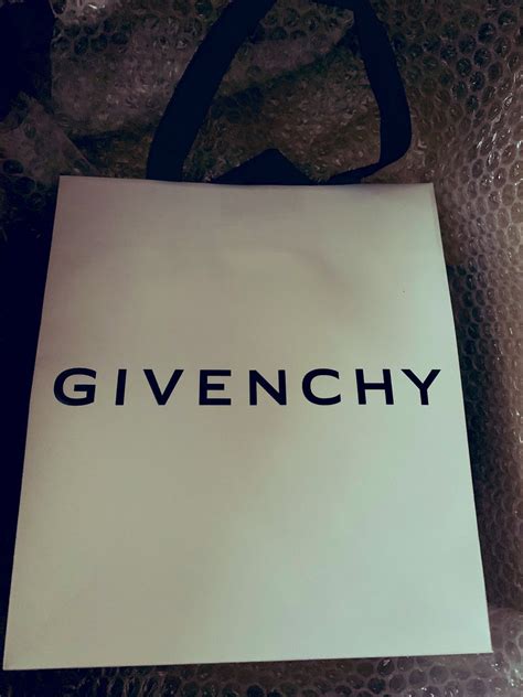 Givenchy（ジバンシイ）福袋！2024年ネタバレ・中身・口コミ・予約まとめ！