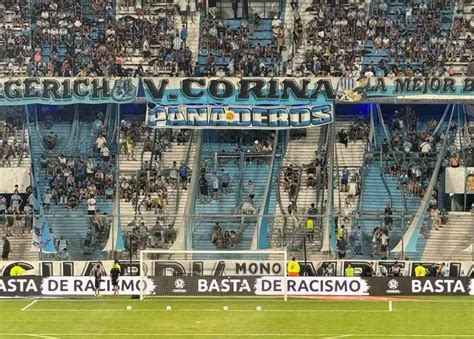 Torcida Do Racing Exibe Faixa Racista Antes De Jogo Contra O Botafogo