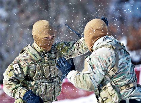 Korean UDT/SEALs conducting MUSAT knife drill [2048 x 1501] : r ...