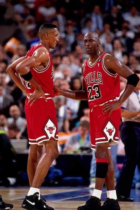 Mj And Pip Whisper Michael Jordan Basketball Michael Jordan Scottie