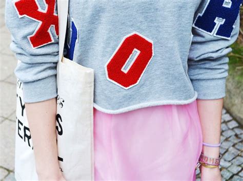 Sporty Pink Sweater Fashion Blogger Outfit