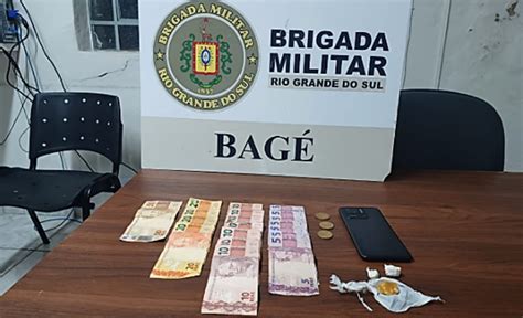 Indiv Duo Preso Pela Brigada Militar Por Tr Fico De Drogas Bag H