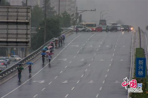 北京入汛以来最大暴雨袭城 多地段积水严重 组图 图片中国中国网