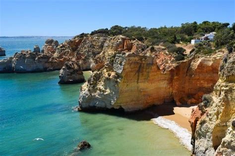 Esta praia algarvia é uma das que tem o acesso mais difícil Postal do