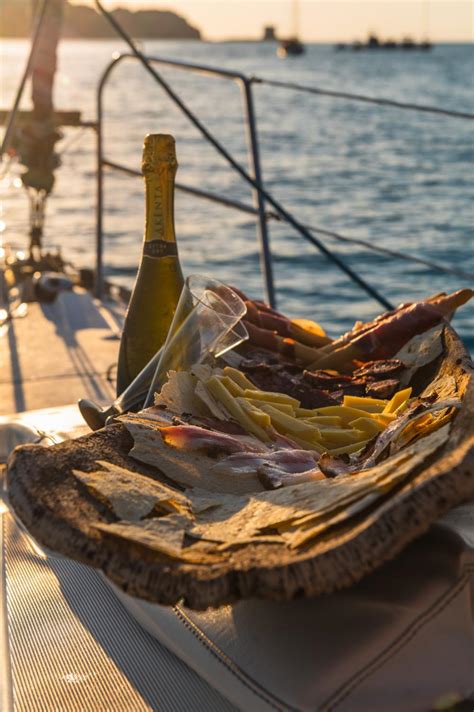 Aperitivo In Esclusiva Al Tramonto In Barca A Vela Nel Golfo Dell