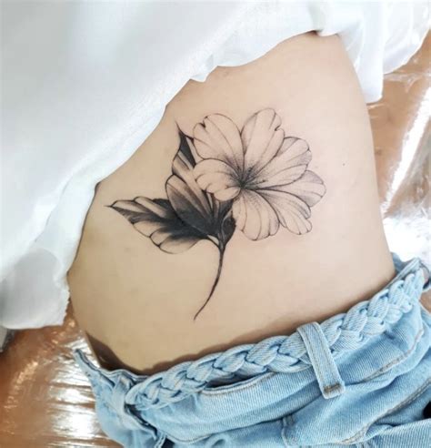 Tatuagem Feminina Na Costela Modelos Para Voc Apostar Eu Total