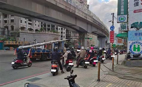 機車族待轉被轟「一堆文盲」照片公開2派網友戰翻 生活 中時新聞網