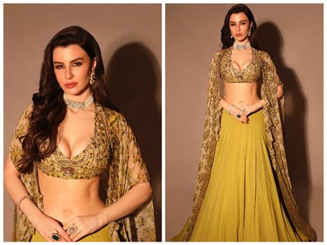 Georgia Andriani hot look एथनक लक म जरजय एडरयन न शयर कय हट तसवर वयरल
