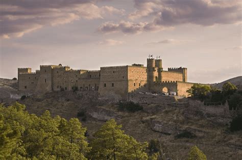 Seis Personajes Ilustres Ligados A La Historia De Paradores Paradores