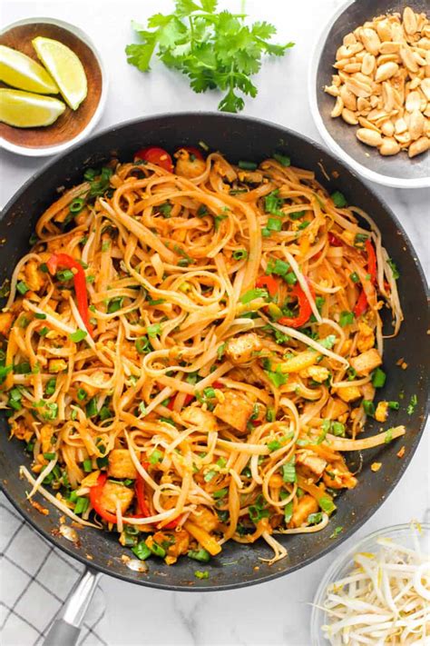 Vegetarian Pad Thai Easy Skillet Recipe Ministry Of Curry