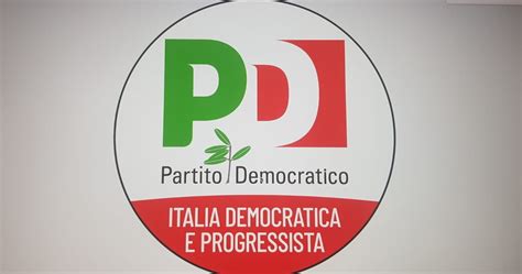 Ecco Il Nuovo Simbolo Del Pd Letta Gireremo Litalia Con Un Minibus