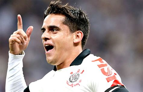 Corinthians Aguarda Wolfsburg Para Renovar Com Lateral Direito Fagner