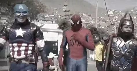 Policías disfrazados como los Avengers desarticularon a una banda