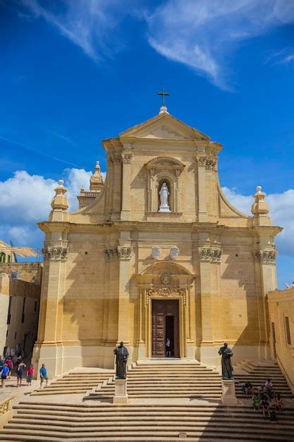 Vue De La Fa Ade De La Cath Drale Saint Paul Mdina Malte Photo Premium