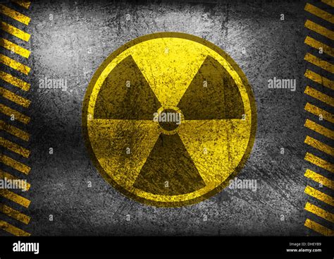 Símbolo De Radiación Nuclear Sobre Grunge En La Pared Antecedentes Vectoriales Fotografía De