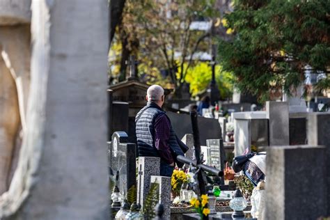 Odnowiono Zabytkowe Grobowce Na Cmentarzu Rakowickim W Krakowie