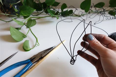 How To Make Wire Flowers B Floral Wire Flowers Wire Crafts Wire Diy