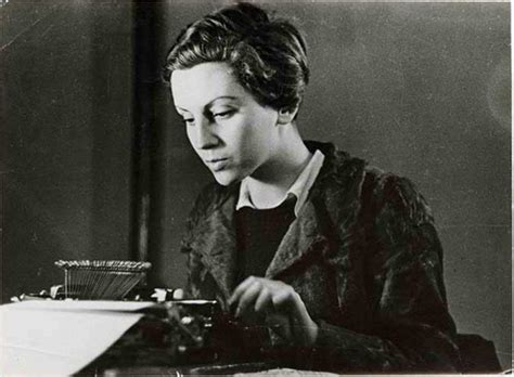 Gerda Taro La Photographe De Guerre Oubli E