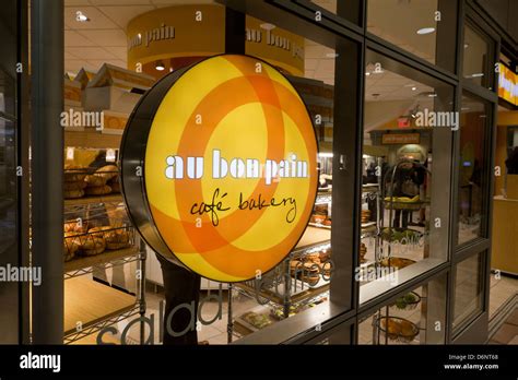 Au Bon Pain Cafe Bakery Sign In Window Usa Stock Photo Alamy