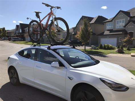 Roof rack with bike works great! : TeslaModel3