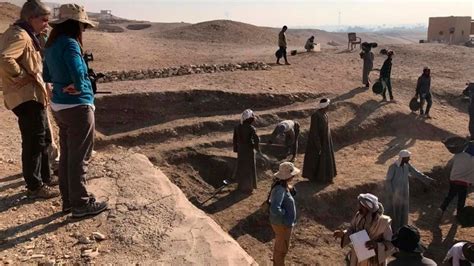 Investigadores Argentinos Descubrieron La Entrada A Una Tumba De 3500 Años En Egipto Adn