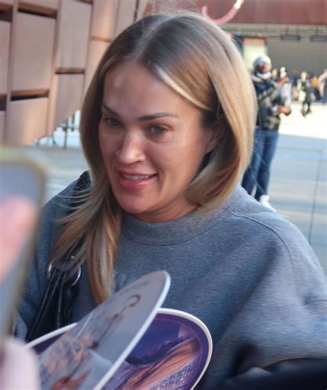 CARRIE UNDERWOOD Stops for Fans at Atlantic Avenue in New York 11/04 ...