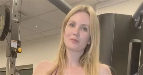 Mormon Mum Leaves Gym Goers Gobsmacked As She Strips For Racy Bikini