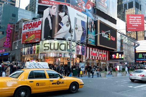 Tabelloni Per Le Affissioni In Times Square Fotografia Editoriale