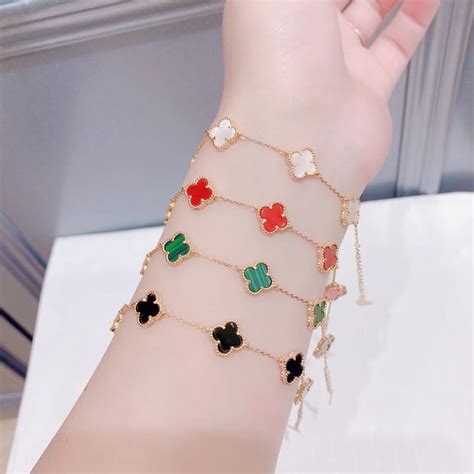 Jual GELANG CLOVER VIRAL TITANIUM AWET DAN TAHAN LAMA DIPAKAI SEHARI