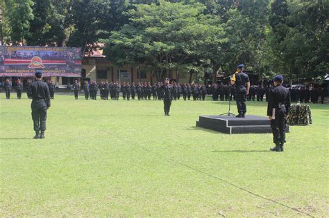 PENGUKUHAN JABATAN DANYON B PELOPOR DANSAT BRIMOB BERTINDAK SEBAGAI