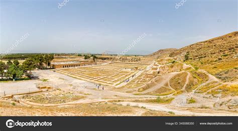 Persepolis ruins aerial – Stock Editorial Photo © dbajurin #345088350