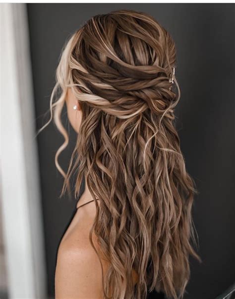 23 Gorgeous Bridesmaid Hairstyles The Glossychic Wedding Hair Down