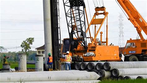 Diesel Hammer Pile Driver Driving Precast Concrete Piles Youtube