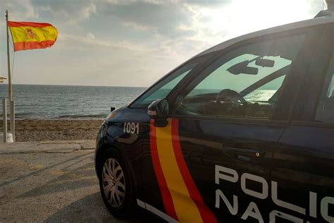 Un Pescador Encuentra Una Zodiac Con Fardos De Hach S En La Costa De