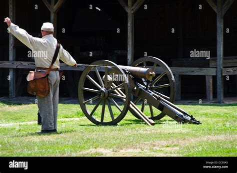 Cannon Firing Display, Fort Jackson, Savannah, Georgia Stock Photo - Alamy