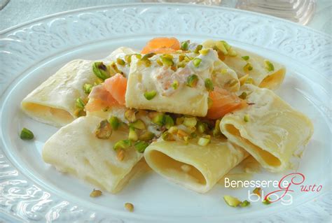 Paccheri In Crema Di Salmone E Pistacchi In Cucina Con Benessere E Gusto