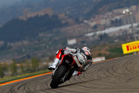 Lorenzo Savadori E Aprilia RSV4 Conquistano Il Titolo Superstock 1000