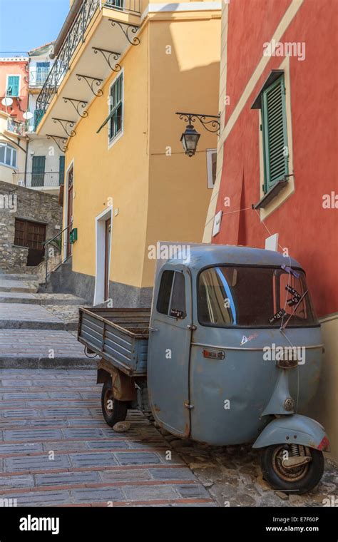 Three Wheeled Vehicles Hi Res Stock Photography And Images Alamy