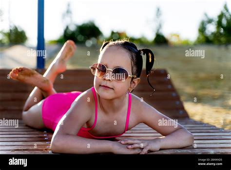 Bikini Model Beach Lying Fotos Und Bildmaterial In Hoher Aufl Sung Alamy