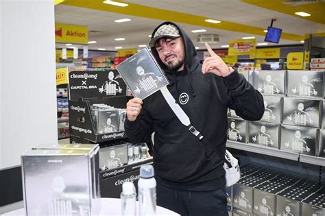 Bra Rapper Capital Bra Mit Sneaker Cleaner Sortiment In Netto