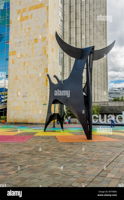 Quito Ecuador 02 De Enero De 2018 Vista Exterior De Personas No