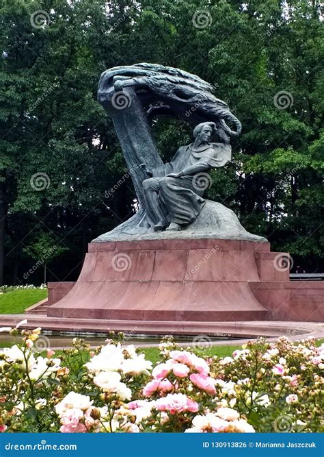 Frederic Chopin Monument In Warshau De Hoofdstad Van Polen Stock Foto