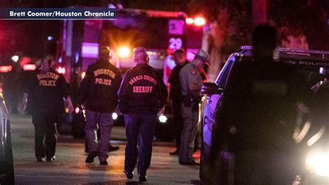 5 Police Officers Injured In Houston Shooting 2 Suspects Dead