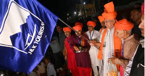 Jandk Lg Manoj Sinha Flags Off First Batch Of Amarnath Pilgrims Amidst