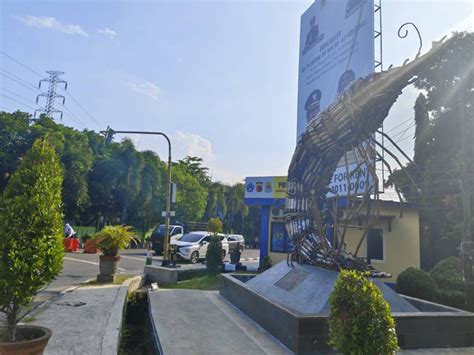 Monumen Udang Peringatan Keras Untuk Pengguna Knalpot Brong Dari