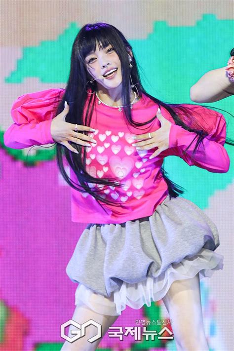 240325 🦊📸 Iroha Girly Stage Outfits