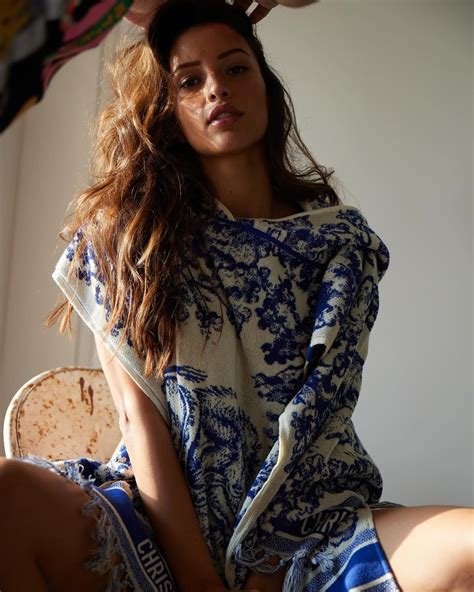 Animal actress Tripti Dimri backless hot photos goes viral vn Tripti Dimri బయక లస