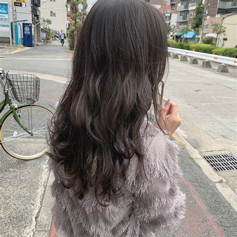 地毛風でナチュラルに垢抜ける！黒に近くてもこなれ感抜群ヘアカラー特集│美容室・美容院leeリー