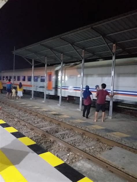 Kutunggu Kedatanganmu Di Stasiun Kereta Api Lubuk Pakam