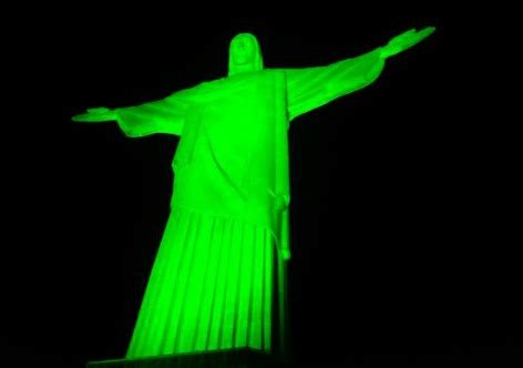 Cristo Redentor Iluminado De Verde Para Alertar Sobre O Glaucoma